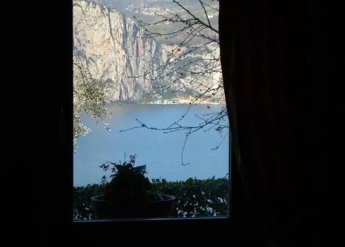 By Interhome Apartamento Brenzone sul Garda